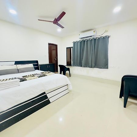 Sketch Family Restaurant & Rooms Visakhapatnam Eksteriør bilde
